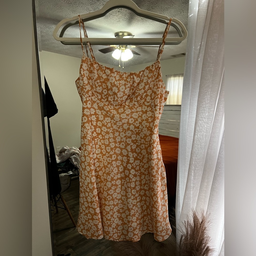 Floral boutique dress. Size M.